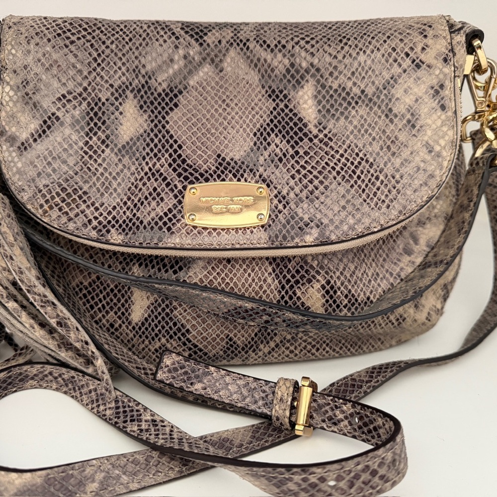 Michael Kors Brown Beige Animal Print Crossbody Bag Gold Hardware Tassel Accent - Picture 2 of 5